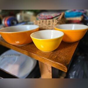 3 piece Pyrex nesting bowl set